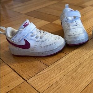 Nike Kids White and Purple Sneakers size 6